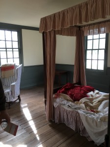 Colonial bed.  Looks as messy as mine.